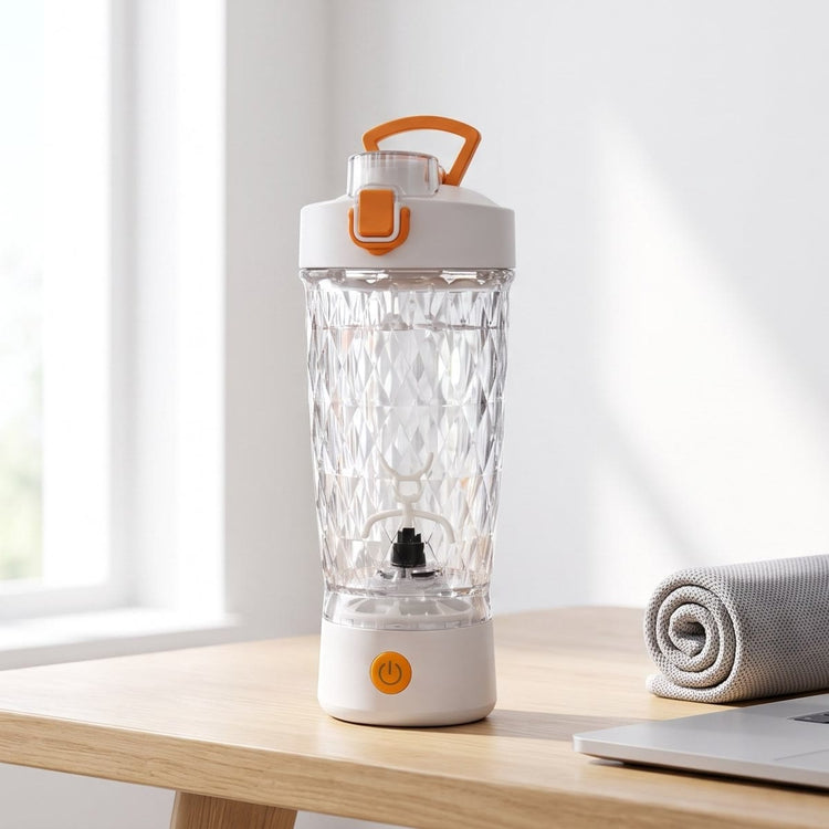 VELORA Volt elektrischer Protein-Shaker auf einem hellen Schreibtisch