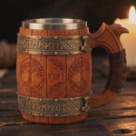 Valhalla Forge Wikinger Bierkrug Produktvideo: Kamerafahrt um den Krug bei Kerzenlicht